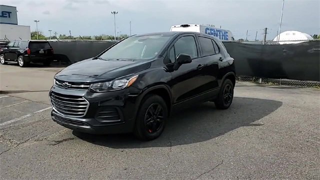 Certified 2022 Chevrolet Trax LS w/ Tint and Cruise Package image 4