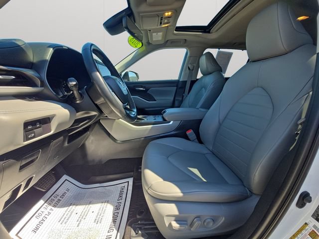 Used 2023 Toyota Highlander XLE FWD image 8