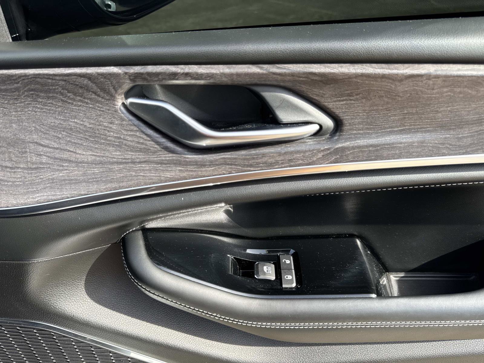 Used 2023 Jeep Grand Cherokee L Overland image 15