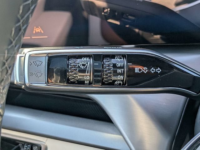 New 2027 Cadillac Vistiq Sport w/ LPO, Floor Liner Package AWD/4WD image 29