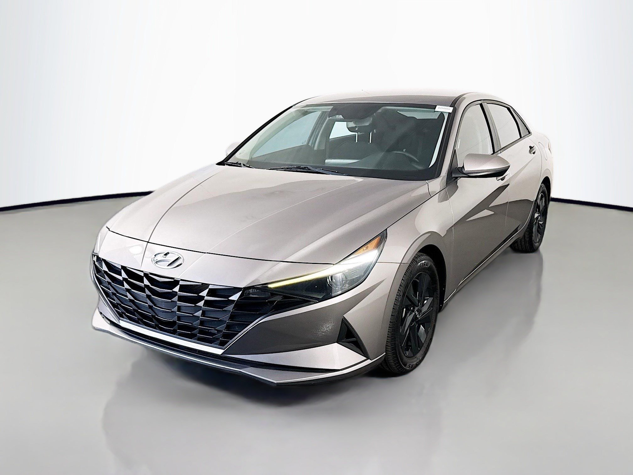Used 2022 Hyundai Elantra SEL FWD image 4