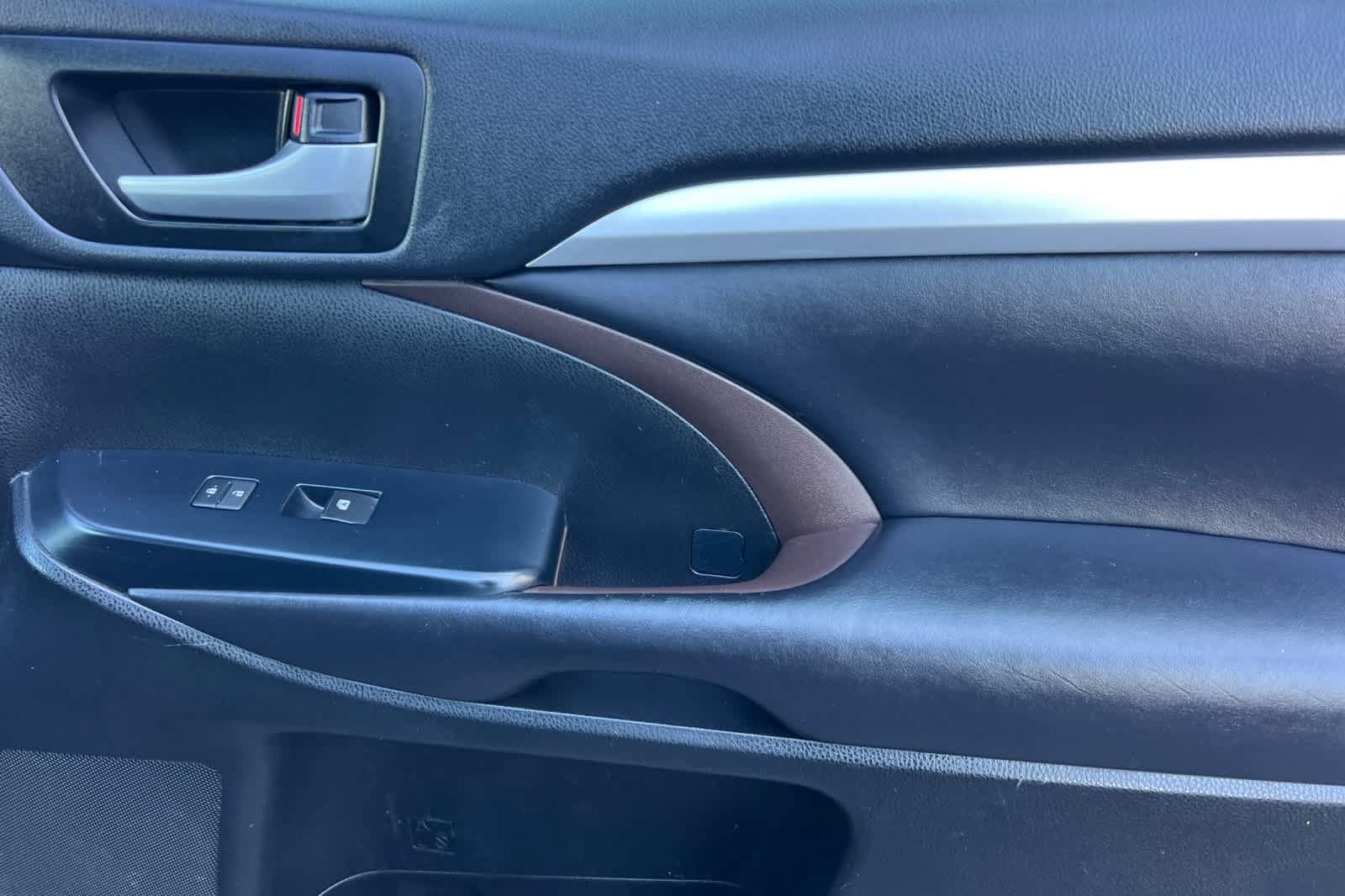 Used 2018 Toyota Highlander XLE FWD image 20