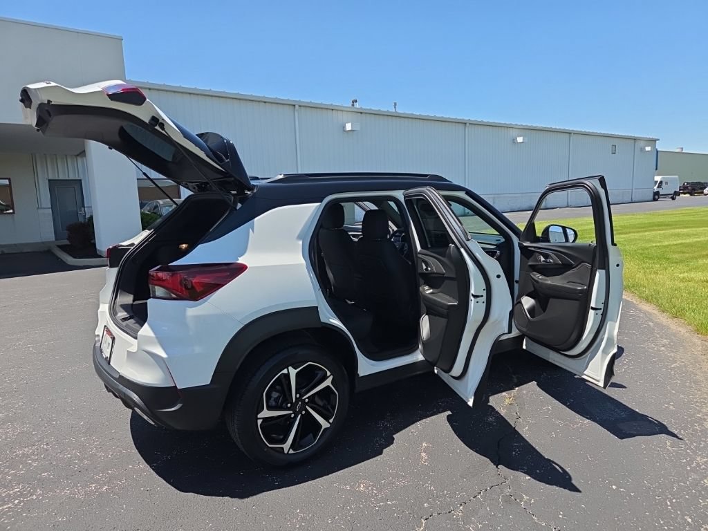 Used 2023 Chevrolet TrailBlazer RS w/ Convenience Package FWD image 23
