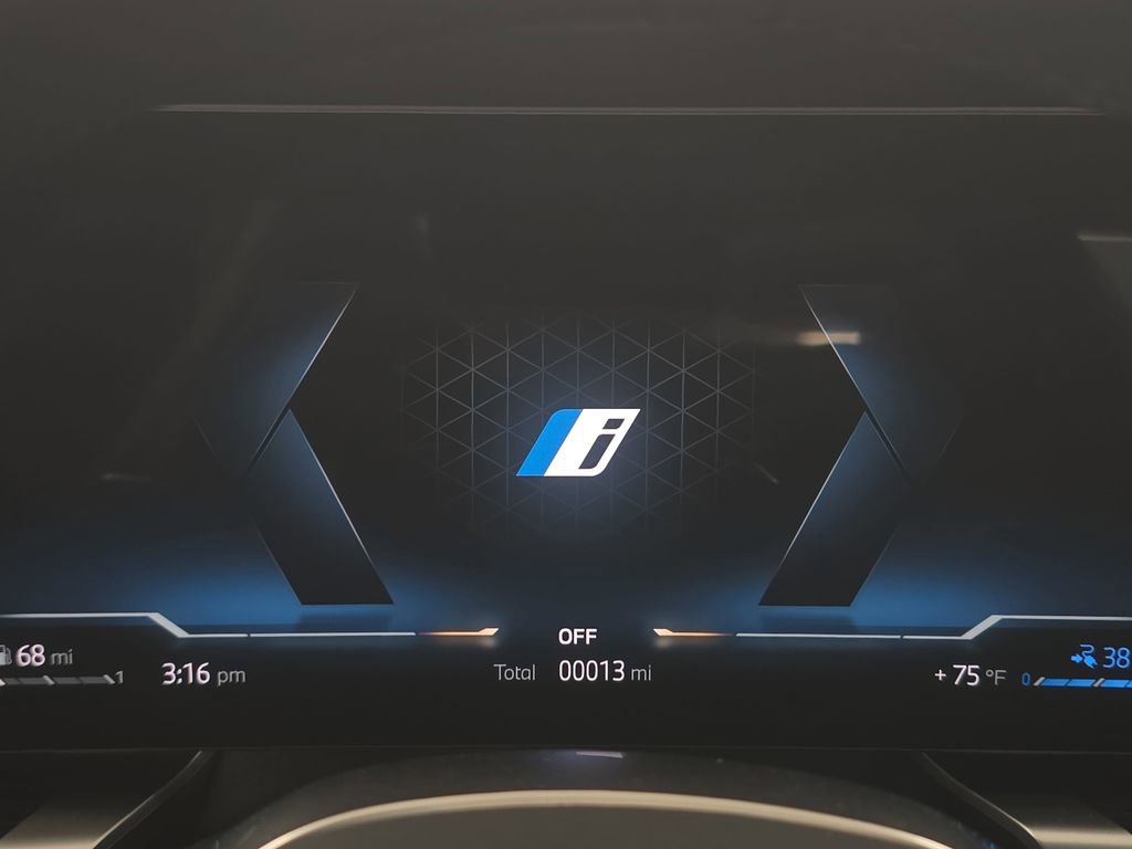 New 2026 BMW 750e xDrive w/ Premium Package image 14