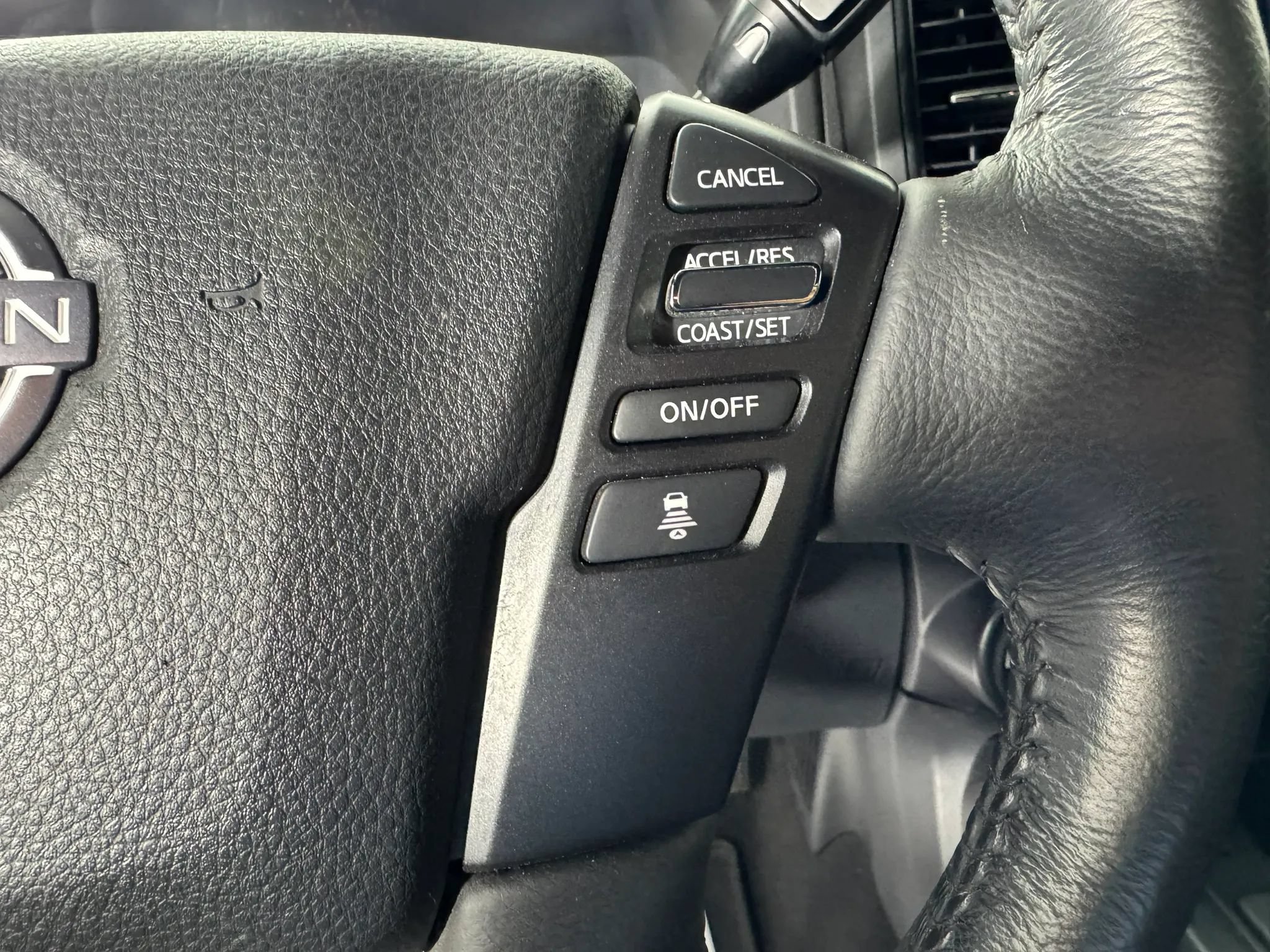Used 2024 Nissan Titan SV w/ SV Convenience Package AWD/4WD image 16