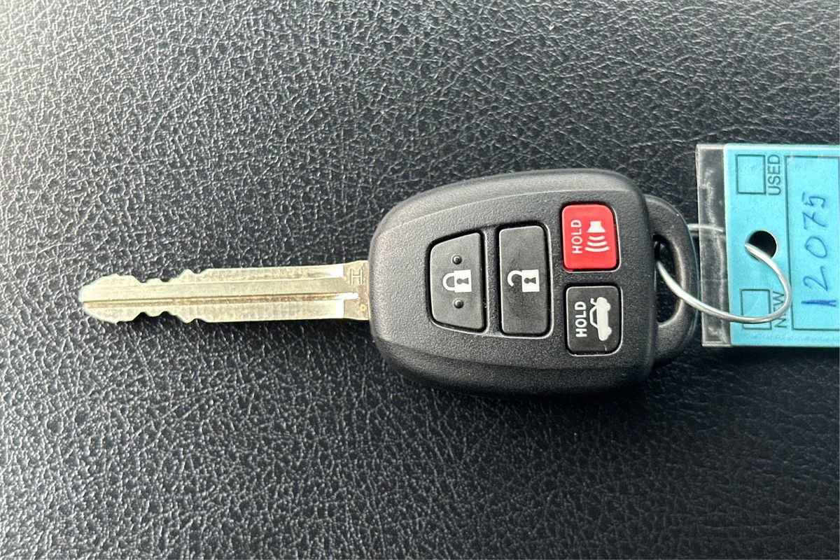 Used 2017 Toyota Camry XLE image 33