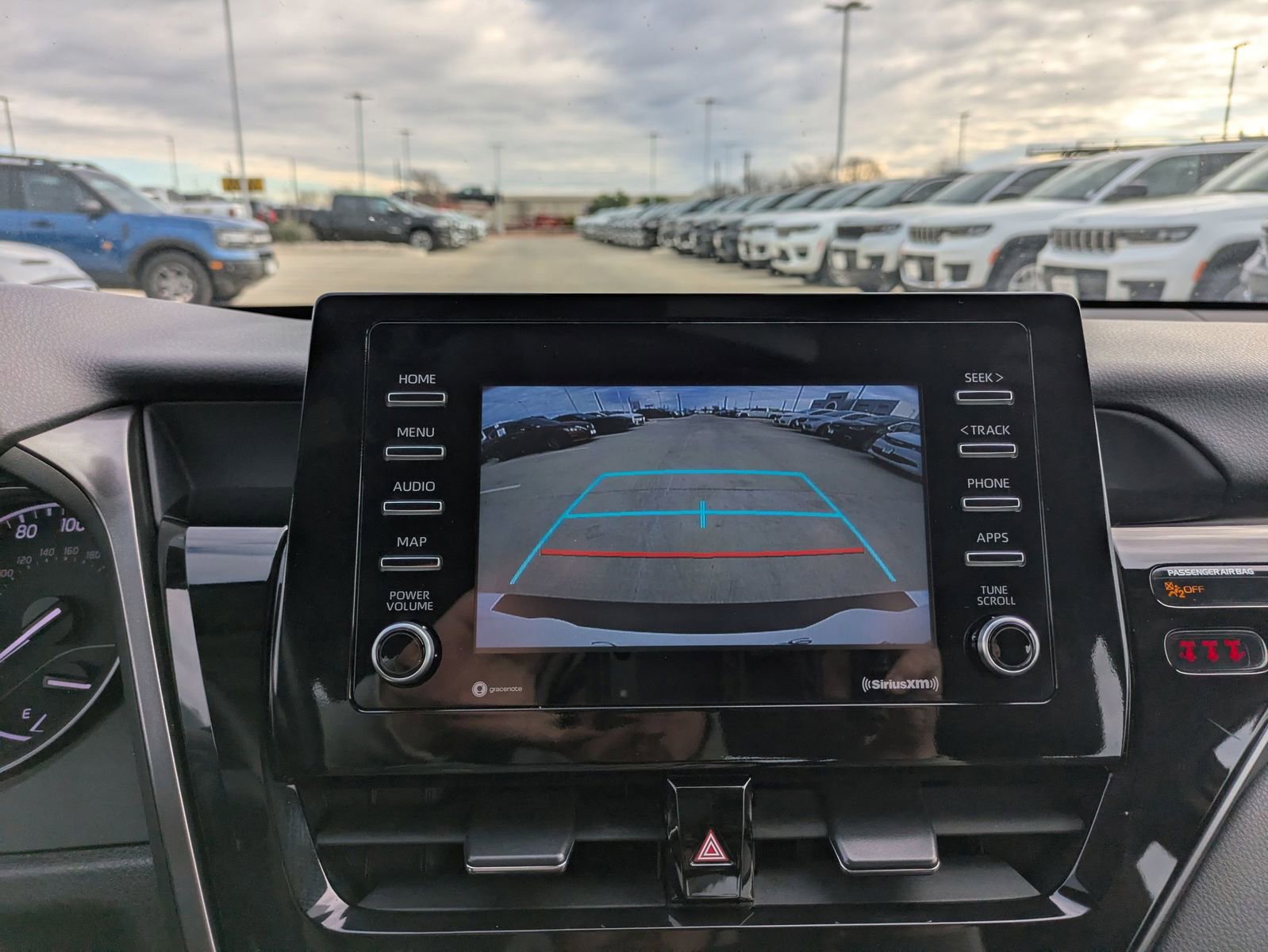 Used 2023 Toyota Camry SE image 17