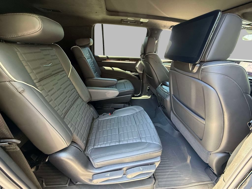 Used 2026 Cadillac Escalade ESV Platinum Sport w/ LPO, ONYX Package AWD/4WD image 16