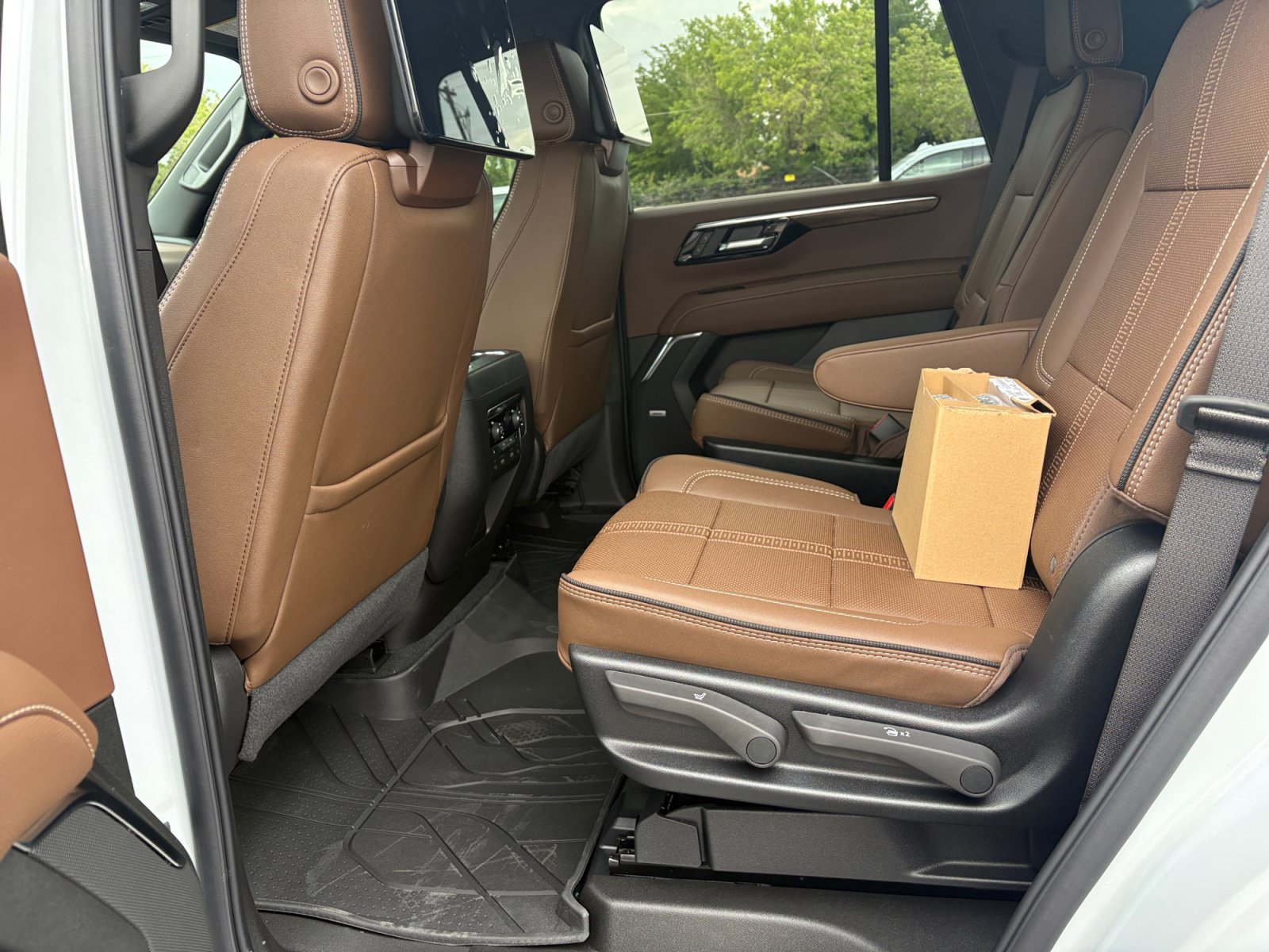New 2026 Chevrolet Tahoe High Country AWD/4WD image 24