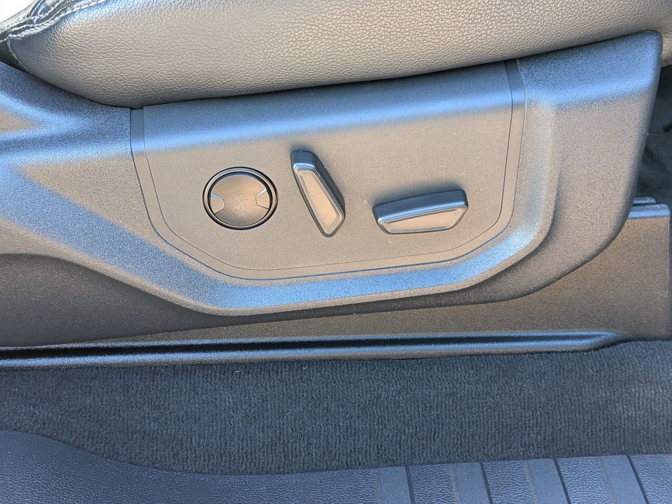 Used 2022 Ford F350 Lariat w/ Chrome Package image 35