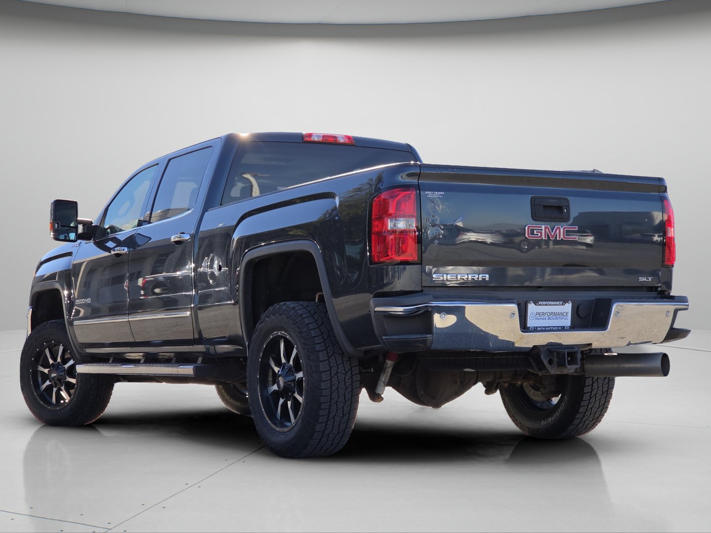 Used 2017 GMC Sierra 2500 SLT w/ Duramax Plus Package AWD/4WD image 21