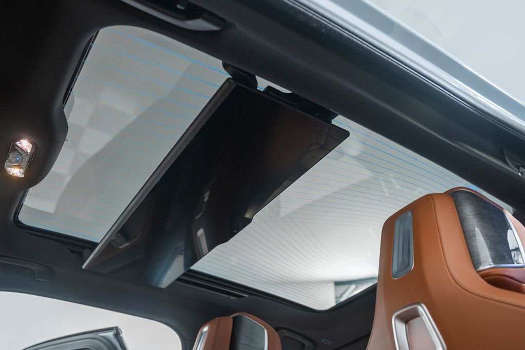 Used 2025 BMW 750e xDrive image 34