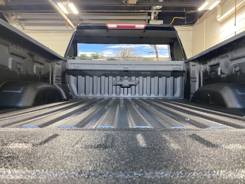 Used 2022 Chevrolet Silverado 2500 LT w/ Midnight Edition image 13