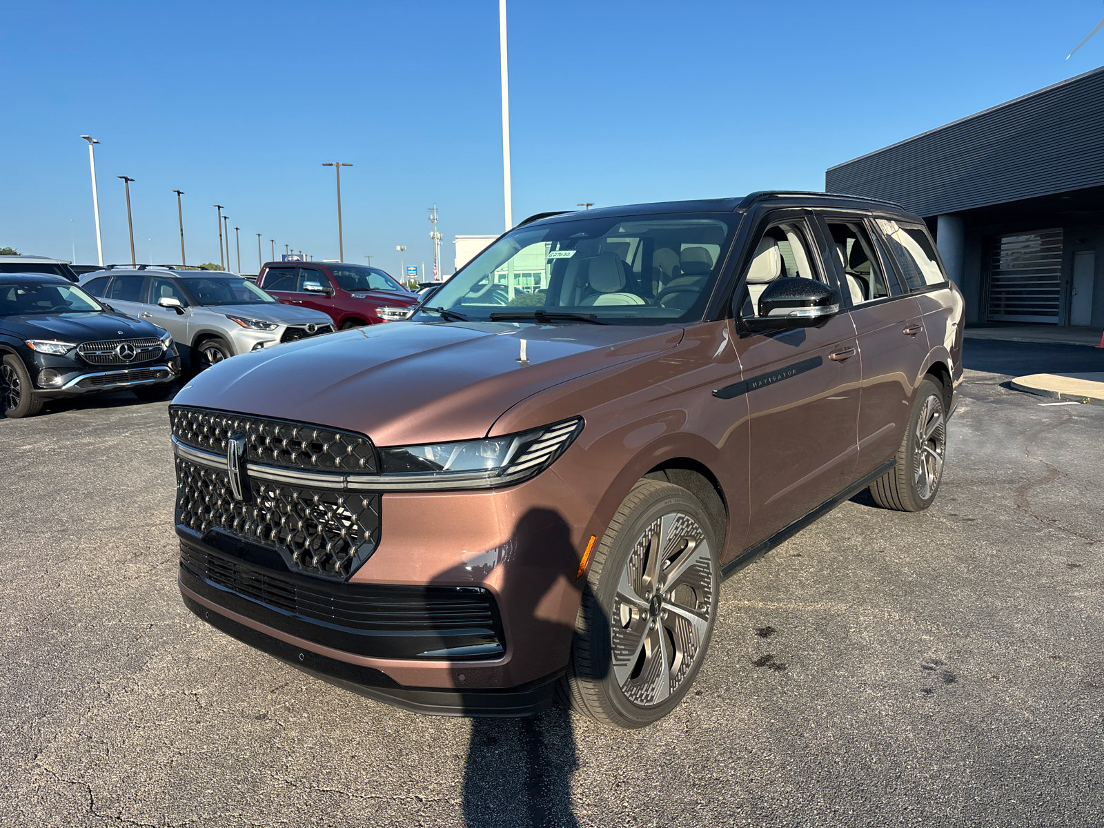 New 2027 Lincoln Navigator Black Label w/ Black Label Special Edition AWD/4WD image 3