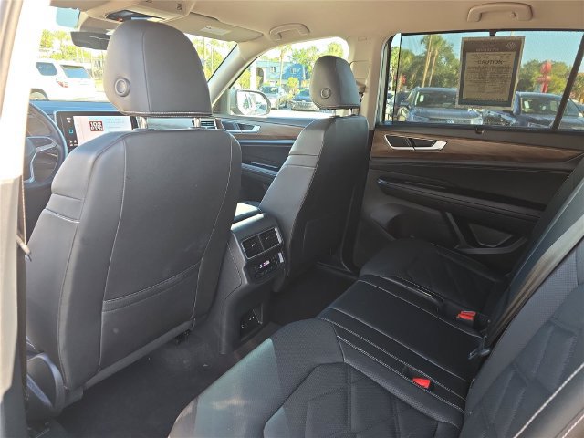 Used 2025 Volkswagen Atlas SE AWD/4WD image 13