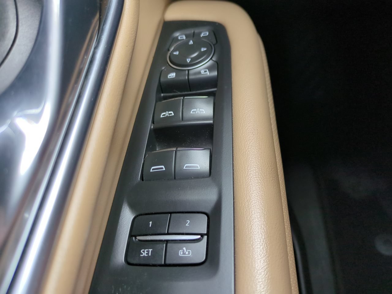 Used 2021 Chevrolet Tahoe Premier AWD/4WD image 24