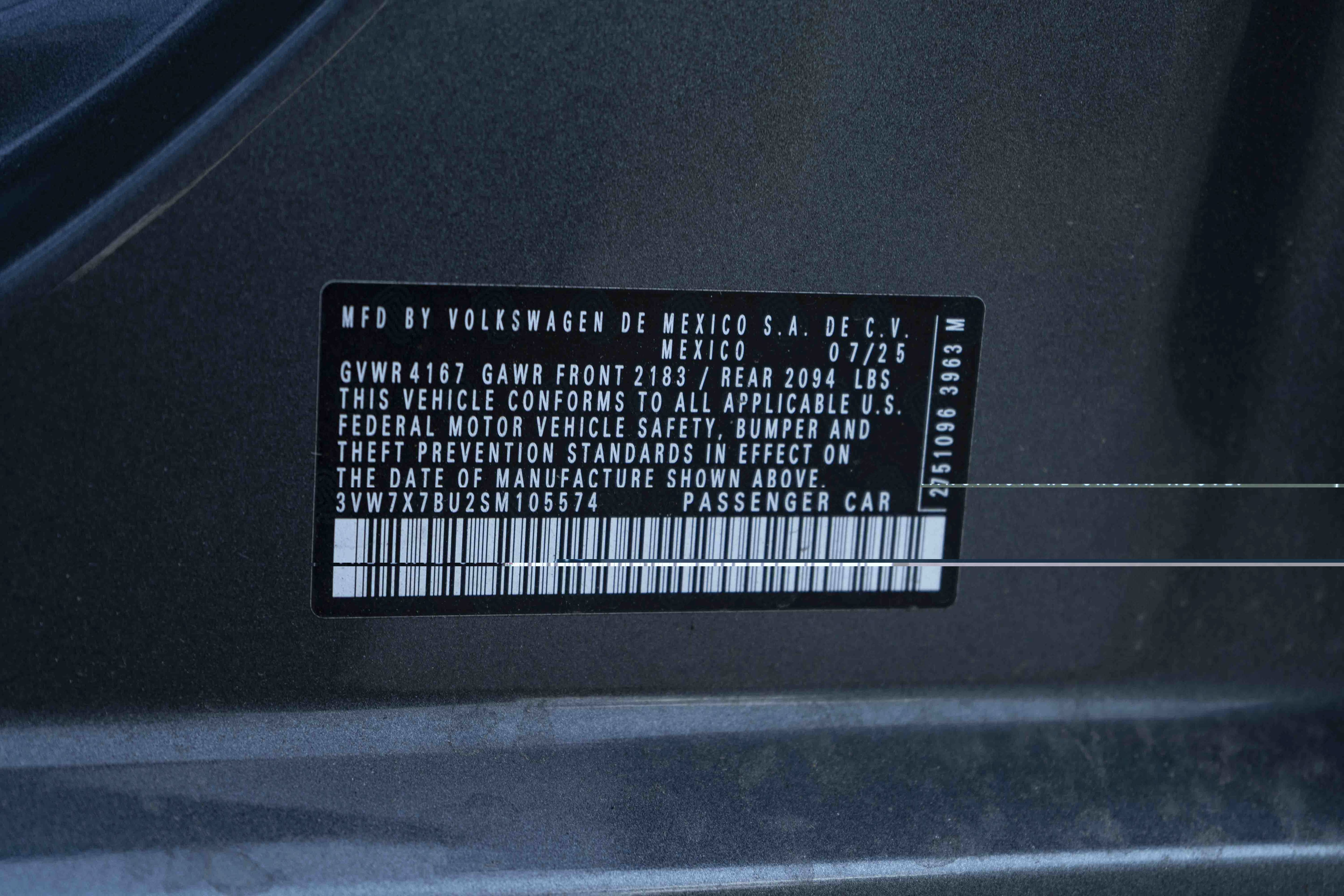 Certified 2025 Volkswagen Jetta SE w/ Sunroof Package FWD image 39