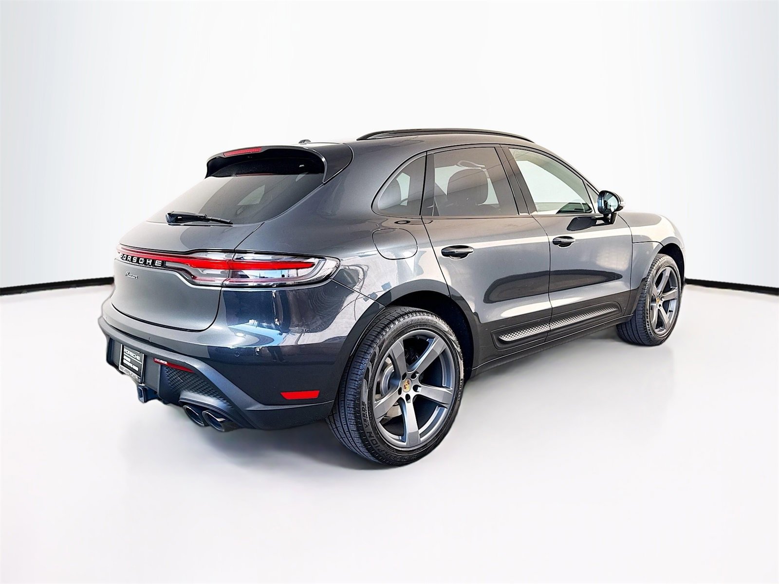 Used 2022 Porsche Macan image 9