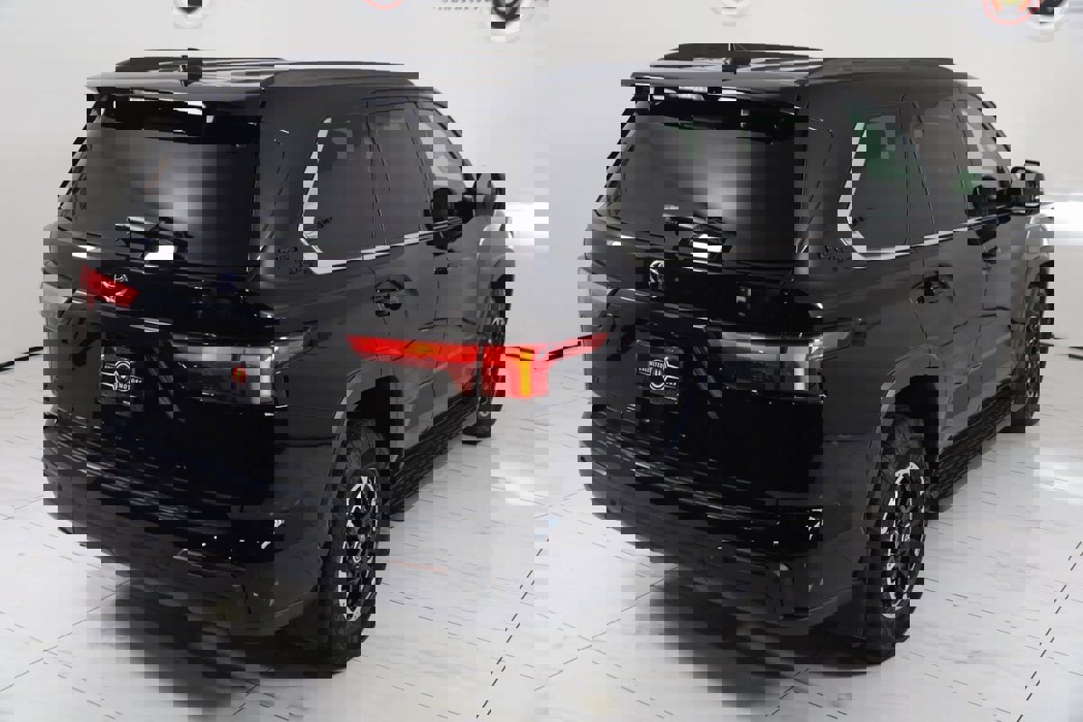 Used 2024 Toyota Sequoia Limited image 61