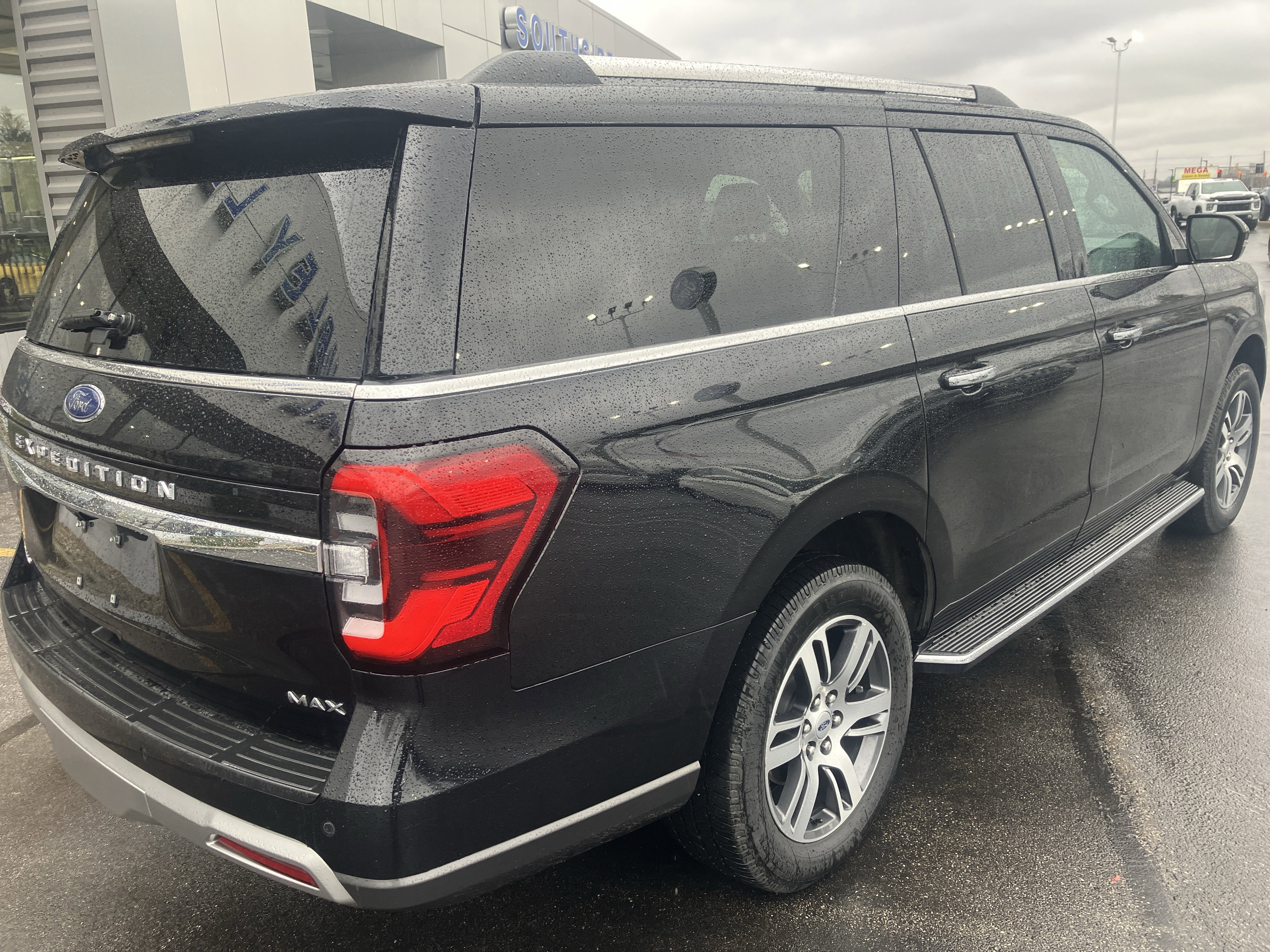 Certified 2022 Ford Expedition Max Limited image 7