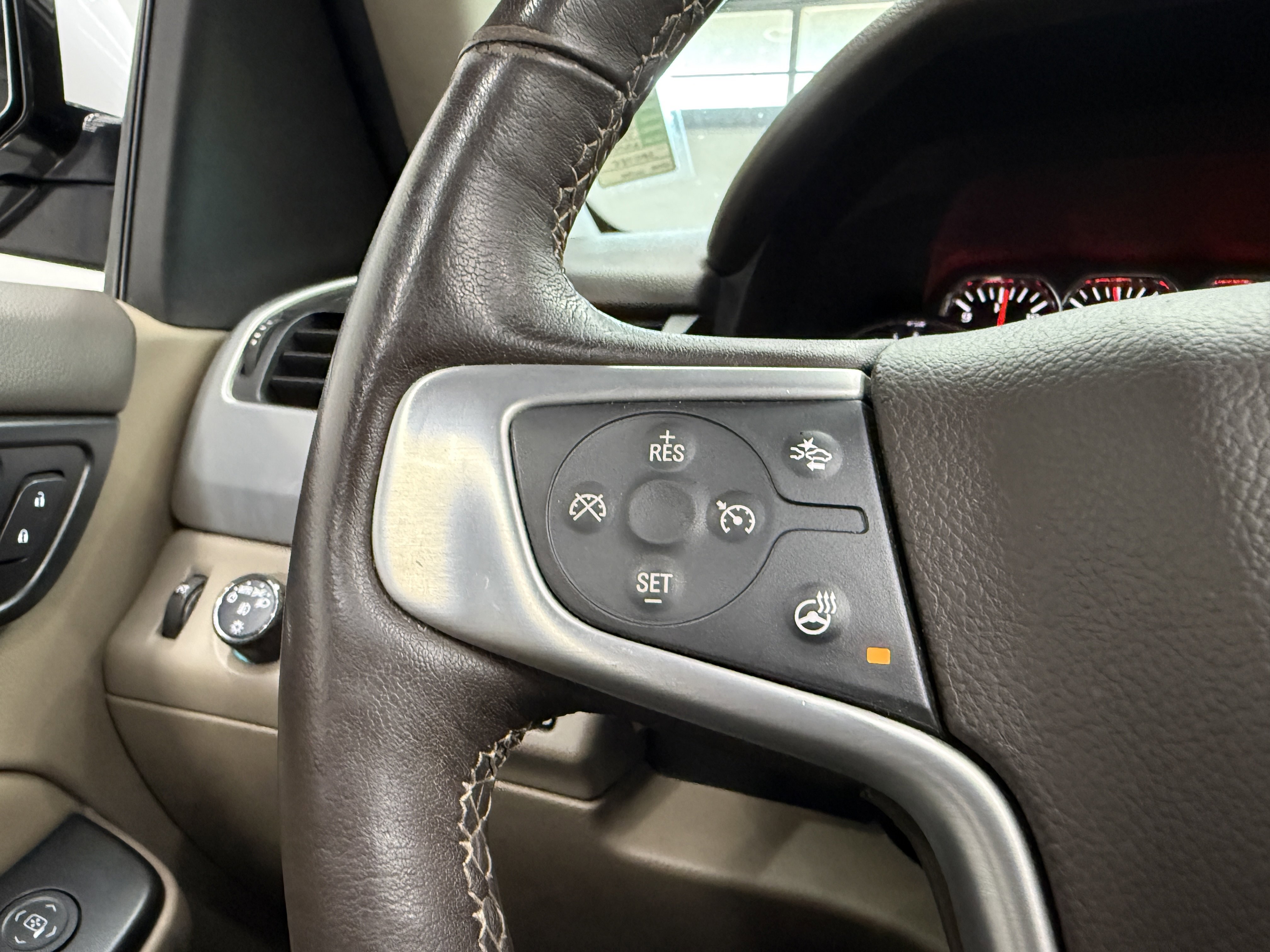Used 2018 GMC Yukon SLT w/ Premium Edition AWD/4WD image 17