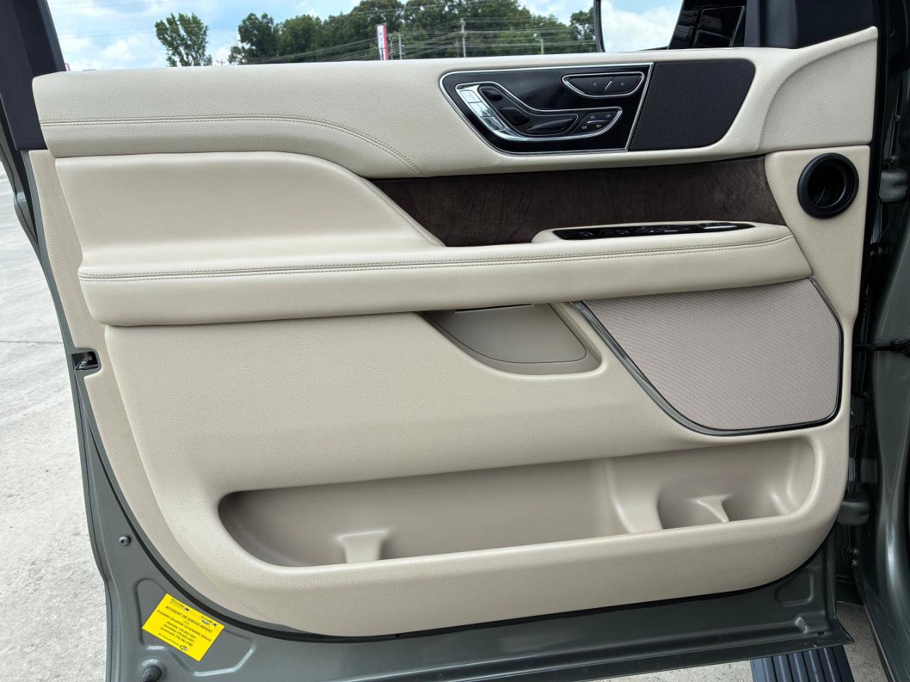 Used 2019 Lincoln Navigator Reserve w/ Cargo Package AWD/4WD image 10