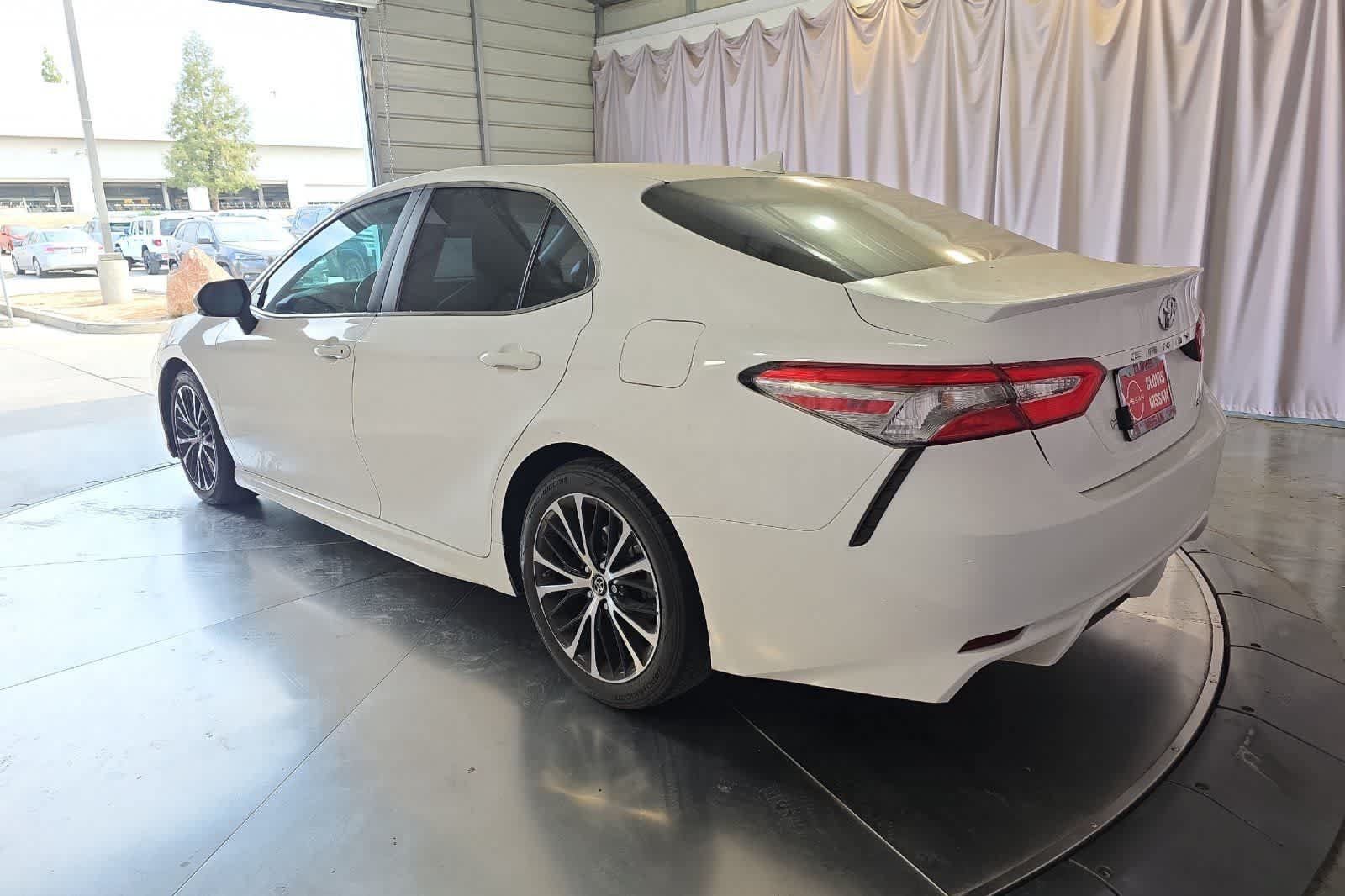 Used 2019 Toyota Camry SE w/ Audio Package FWD image 7