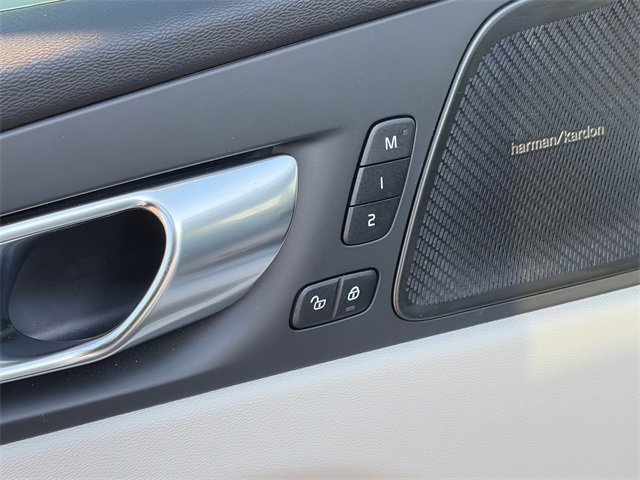 Used 2025 Volvo XC60 B5 Ultra w/ Protection Package Premier image 23