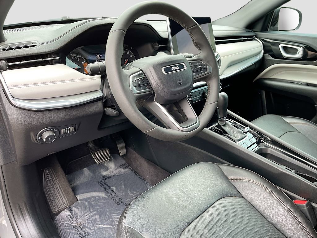 Used 2023 Jeep Compass Limited image 9