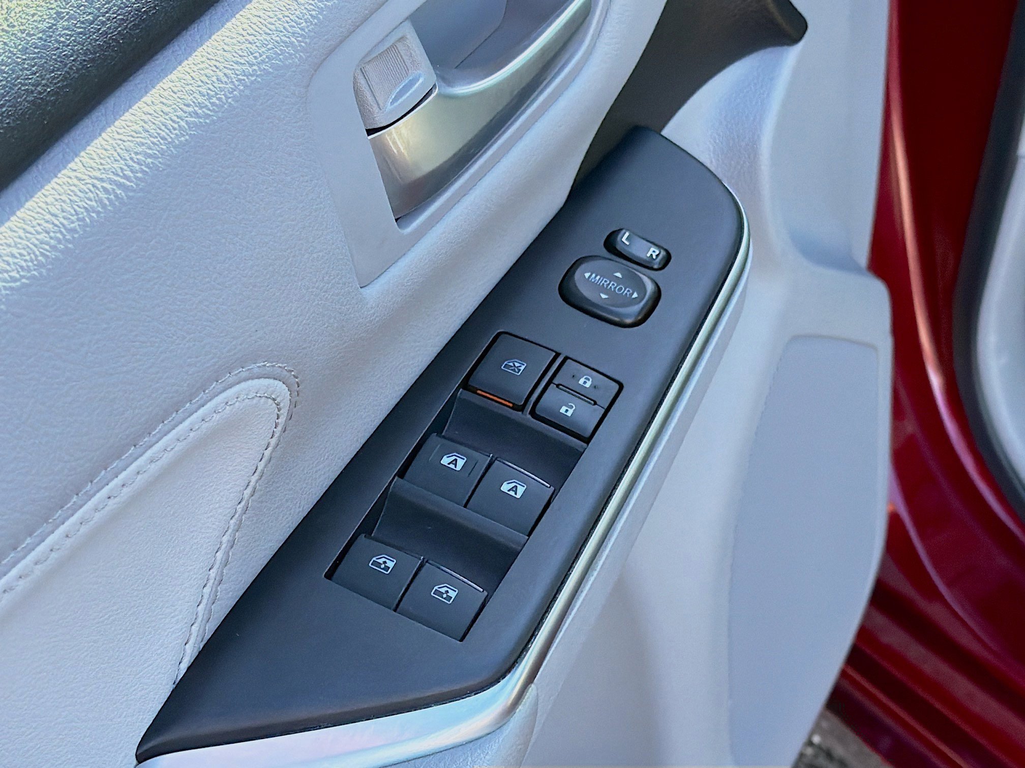 Used 2017 Toyota Camry XLE w/ Moonroof Package image 21