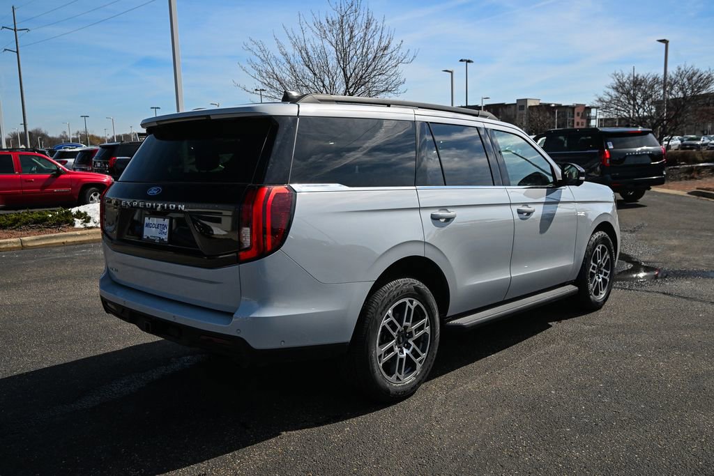 Certified 2025 Ford Expedition Active image 5