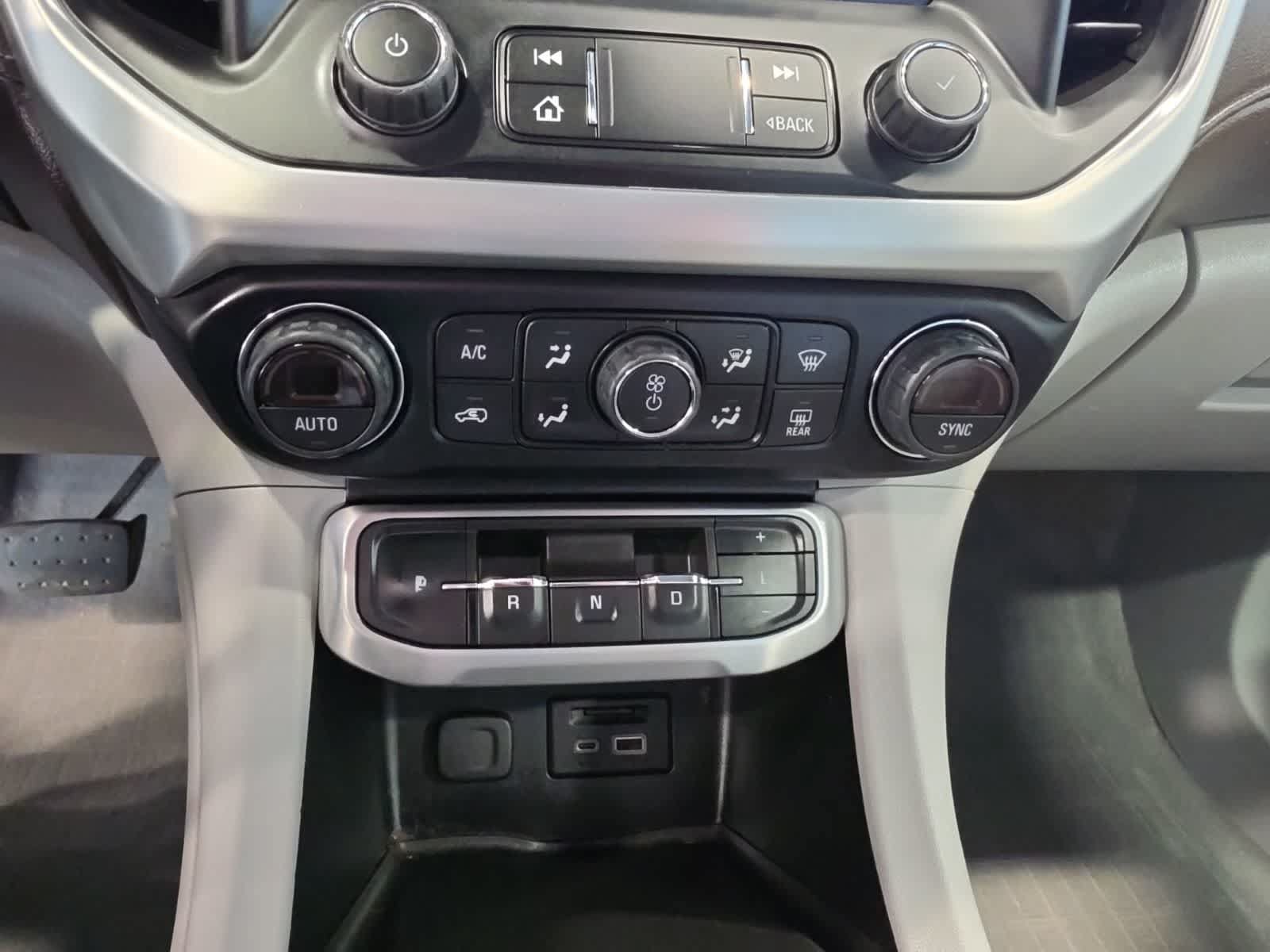 Used 2020 GMC Acadia SLT w/ GMC Pro Grade Package AWD/4WD image 30