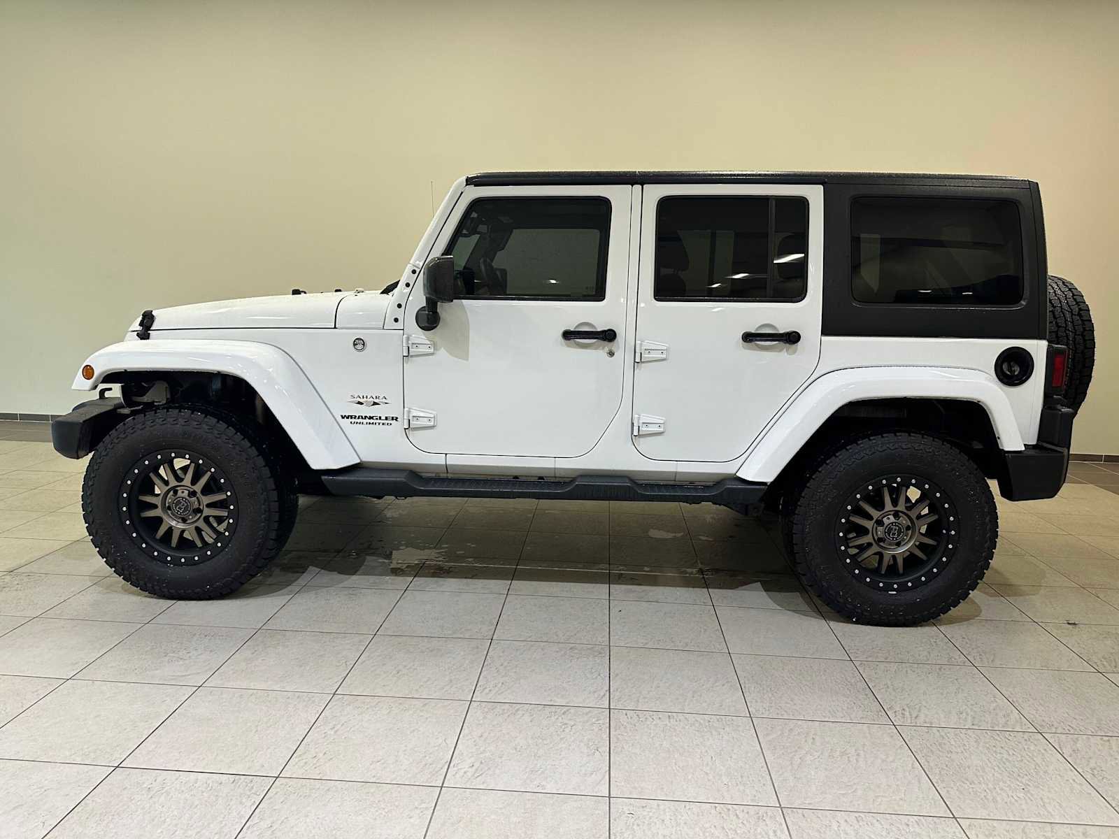 Used 2017 Jeep Wrangler Unlimited Sahara image 3