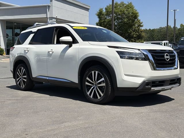 Used 2024 Nissan Pathfinder Platinum w/ Cargo Package AWD/4WD image 15