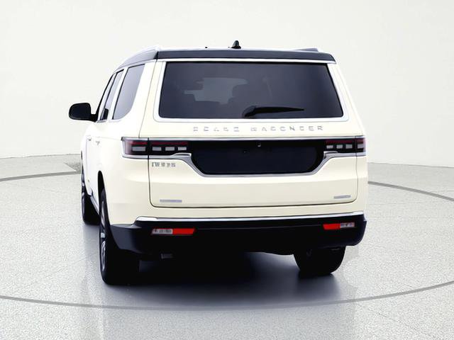 Used 2023 Jeep Grand Wagoneer Series II AWD/4WD image 12