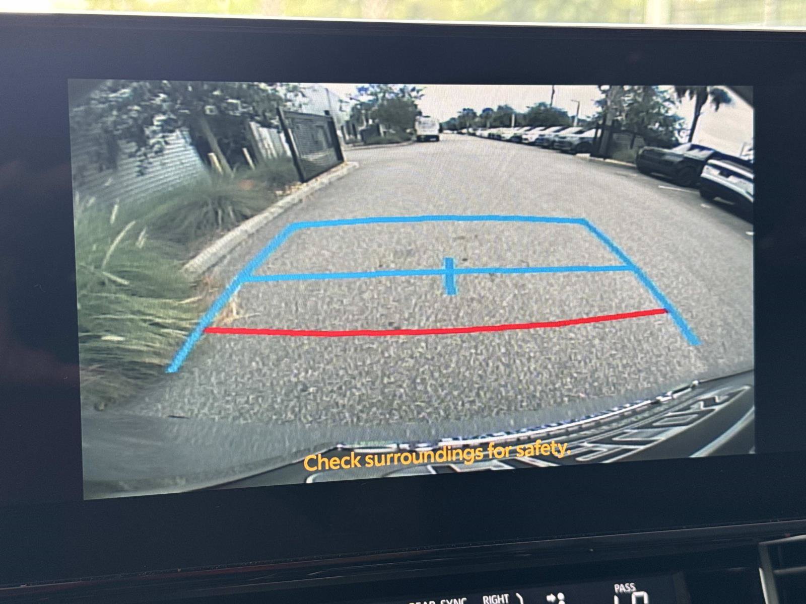 Used 2025 Toyota Sienna XSE w/ XSE Plus Package FWD image 25