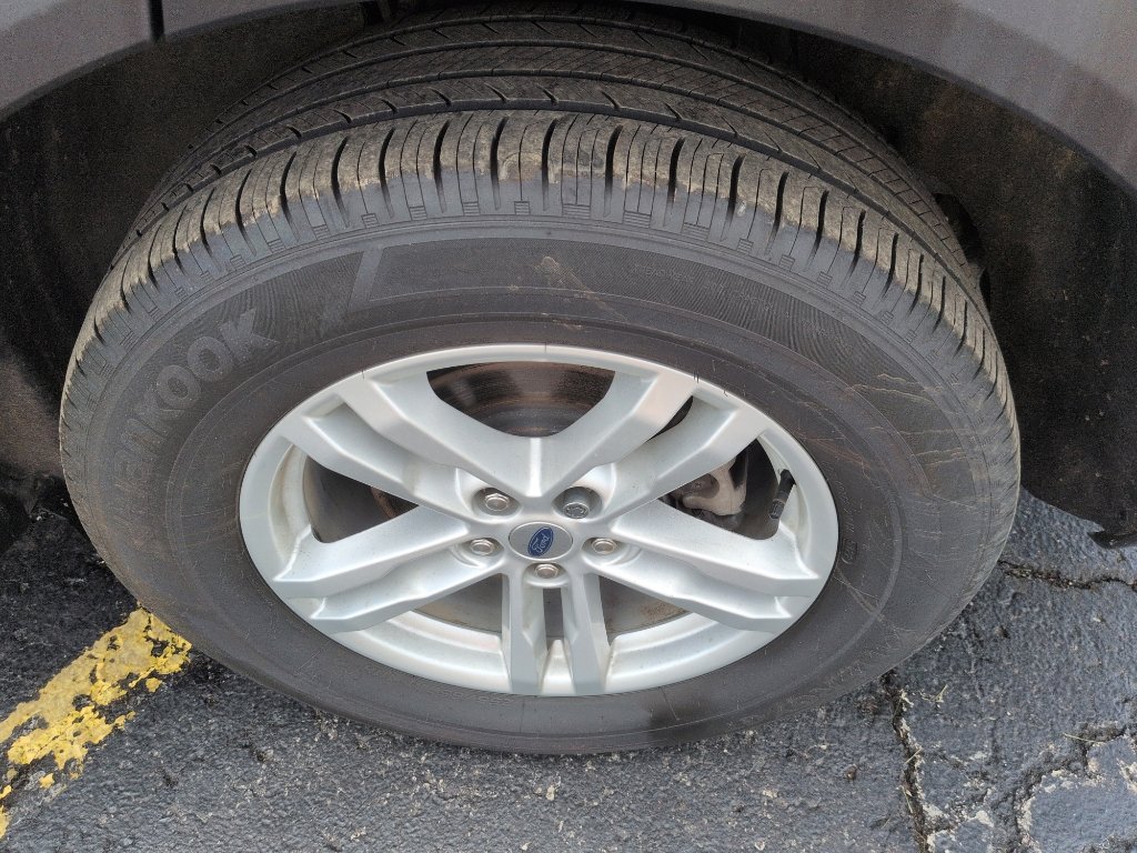 Used 2023 Ford Explorer XLT w/ Equipment Group 202A image 5