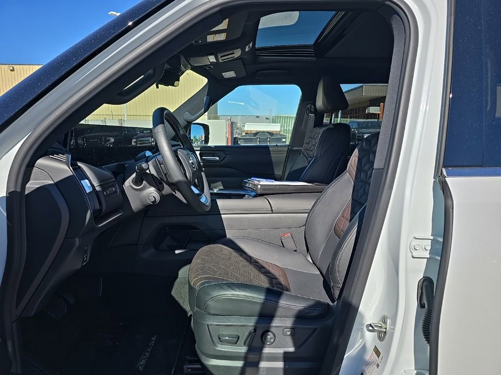 Used 2025 Nissan Armada Platinum Reserve AWD/4WD image 18
