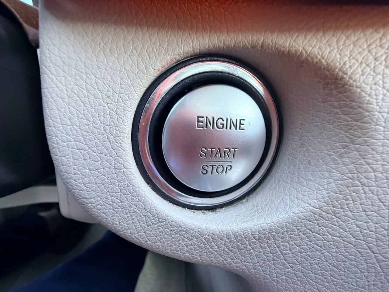 Used 2014 Mercedes-Benz E 350 4MATIC Sedan w/ Premium 1 Package image 19