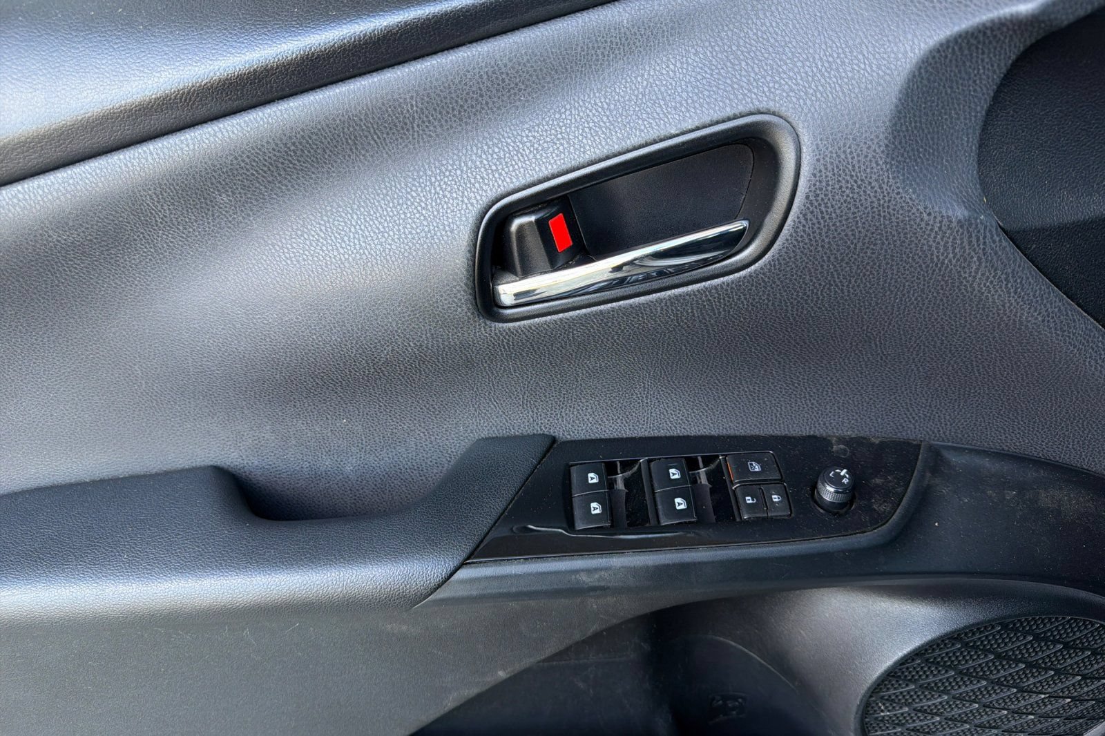 Used 2017 Toyota Prius Prime Plus FWD image 13
