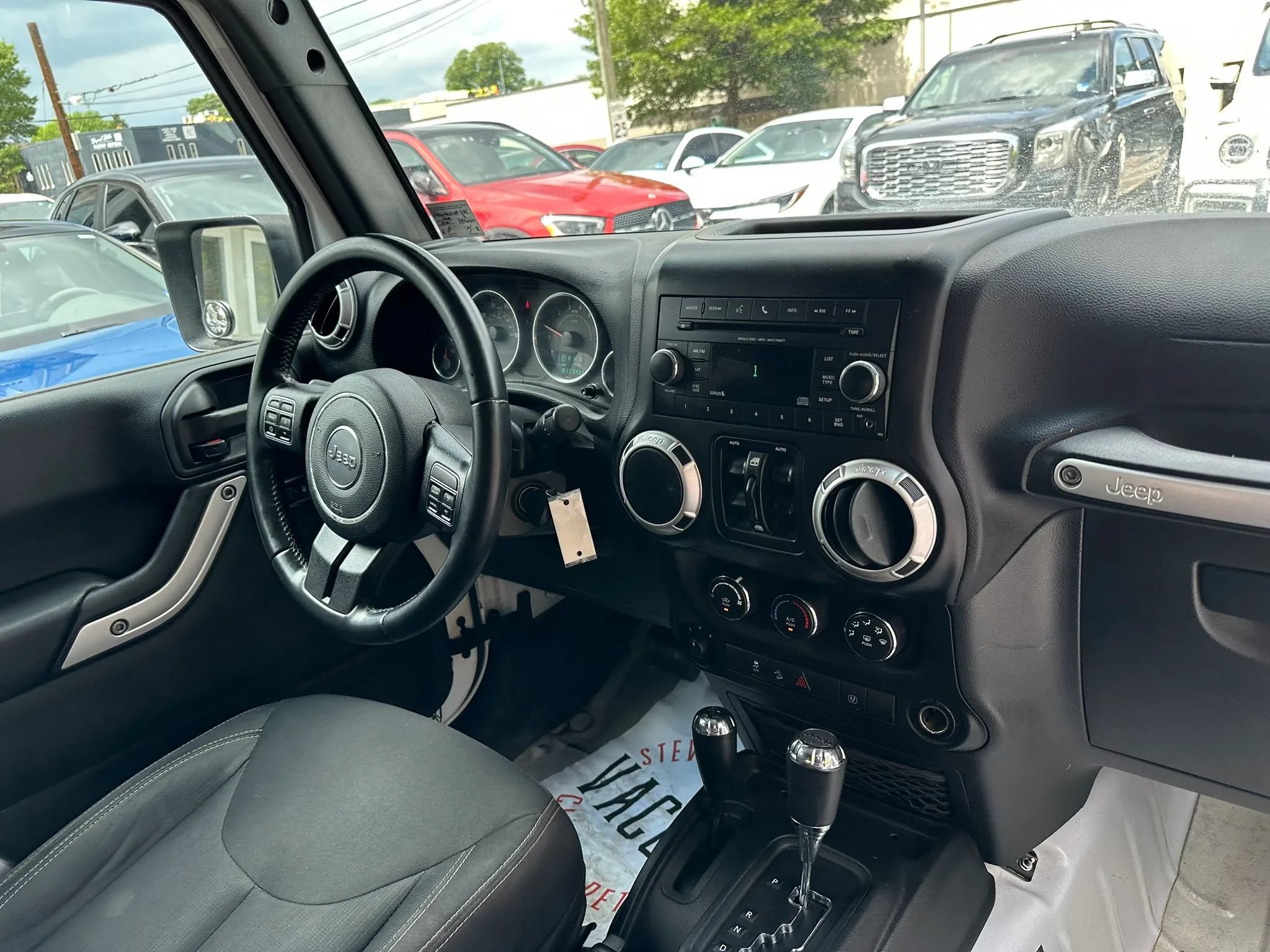 Used 2017 Jeep Wrangler Unlimited Rubicon w/ Connectivity Group AWD/4WD image 23
