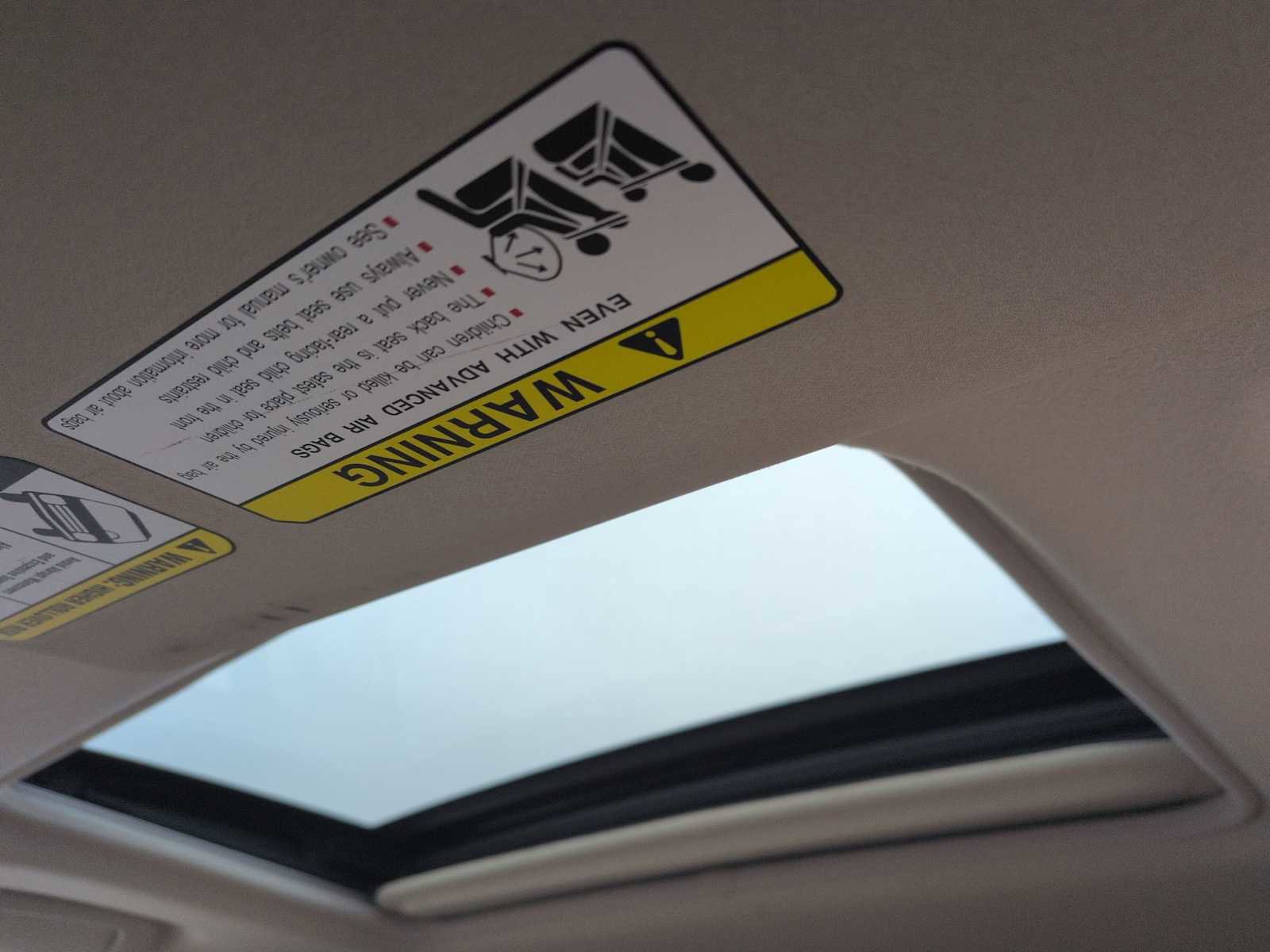 Used 2014 Mitsubishi Outlander SE image 18