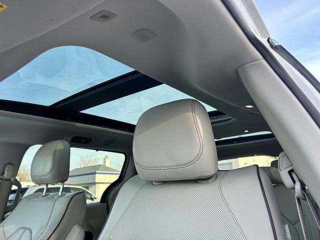 Used 2019 Chrysler Pacifica Limited image 16