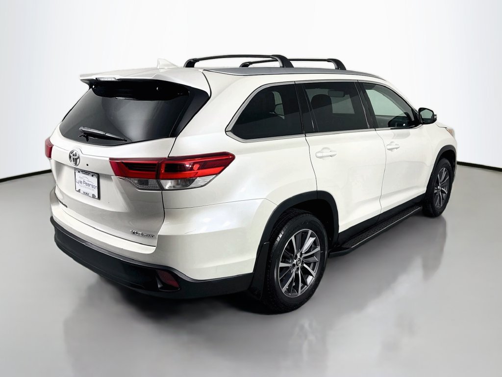Used 2019 Toyota Highlander XLE AWD/4WD image 9