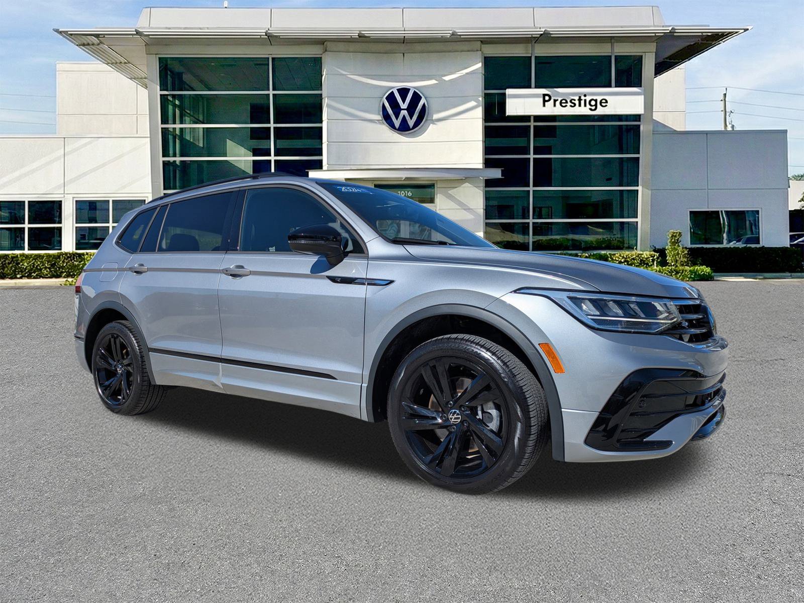 Used 2024 Volkswagen Tiguan SE R-Line