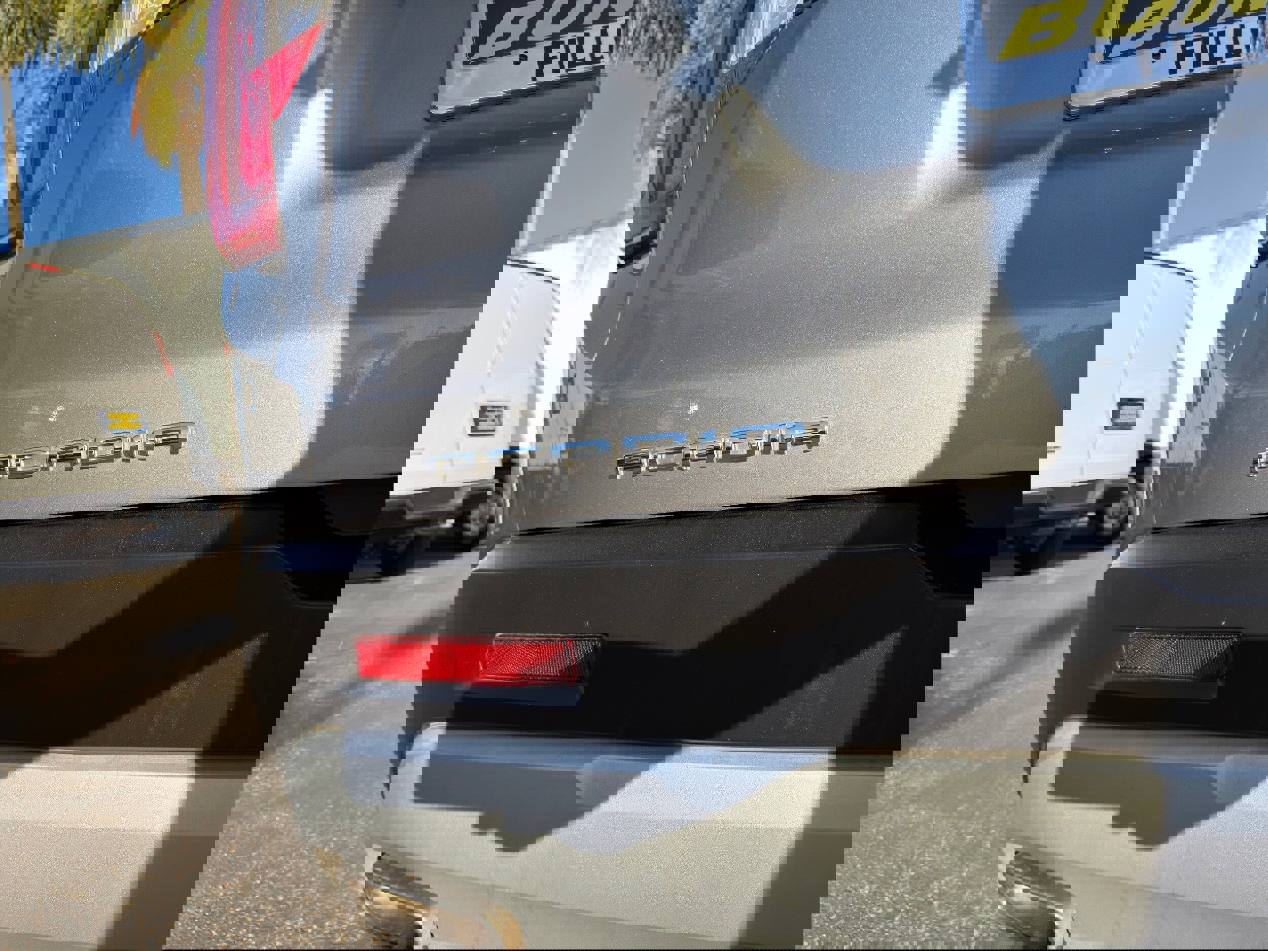 Used 2023 GMC Acadia SLT image 41