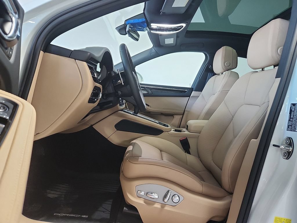 New 2026 Porsche Macan AWD/4WD image 5