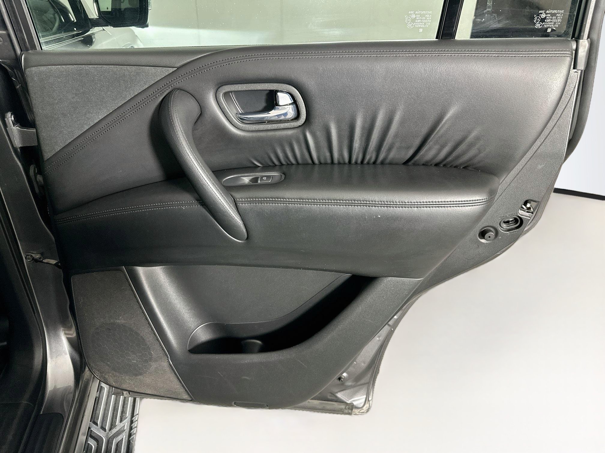 Used 2023 Nissan Armada SL w/ Midnight Edition Package RWD image 33
