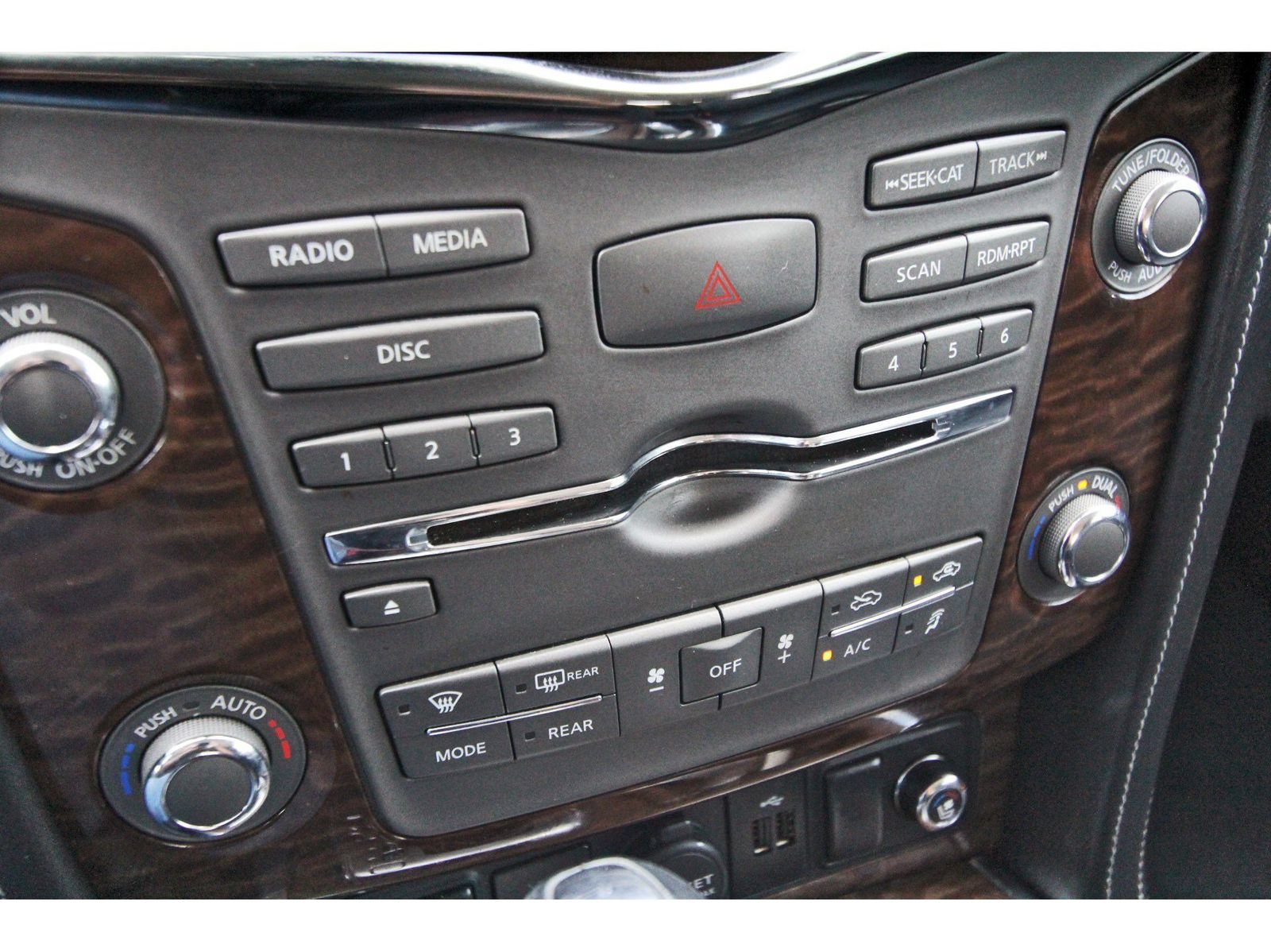 Used 2019 Nissan Armada Platinum w/ Captain's Chairs Package RWD image 27