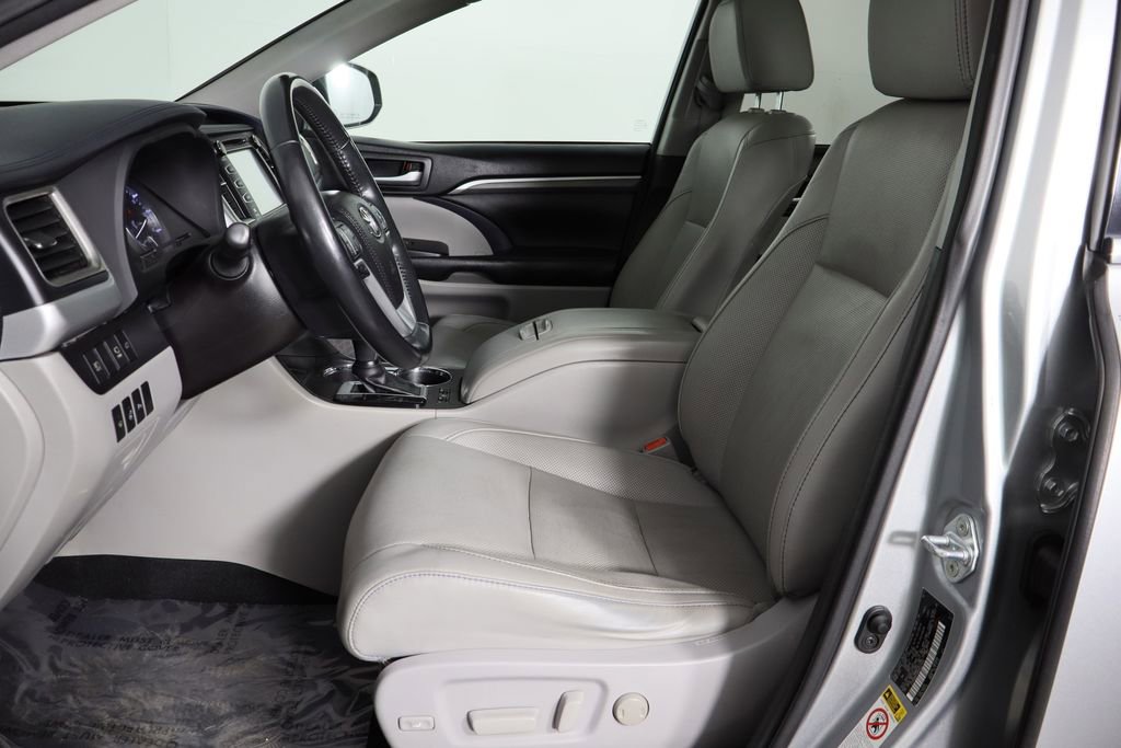 Used 2017 Toyota Highlander Limited image 15